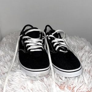 Vans black tennis shoes